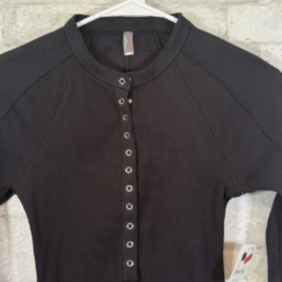 FP Movement Women's Kick Off Solid Layer Henley Black Size XS New - Picture 2 of 8